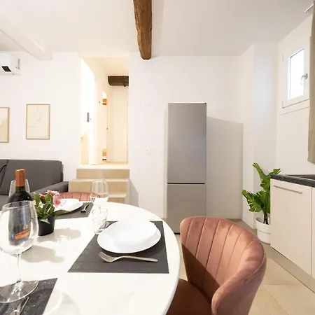 Albana Apartment, Center Daire
