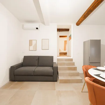 Albana Apartment, Center