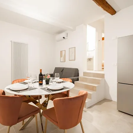 Albana Apartment, Center