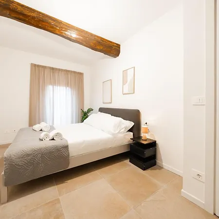 Albana Apartment, Center