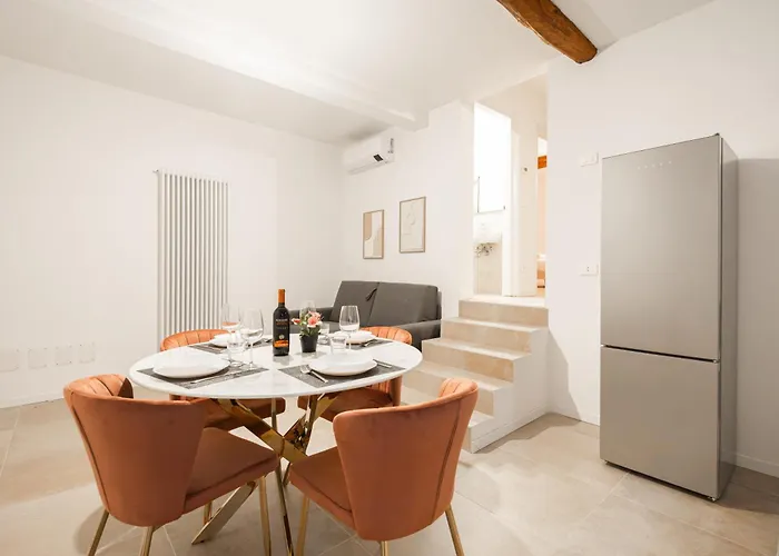 Albana Apartment, Center