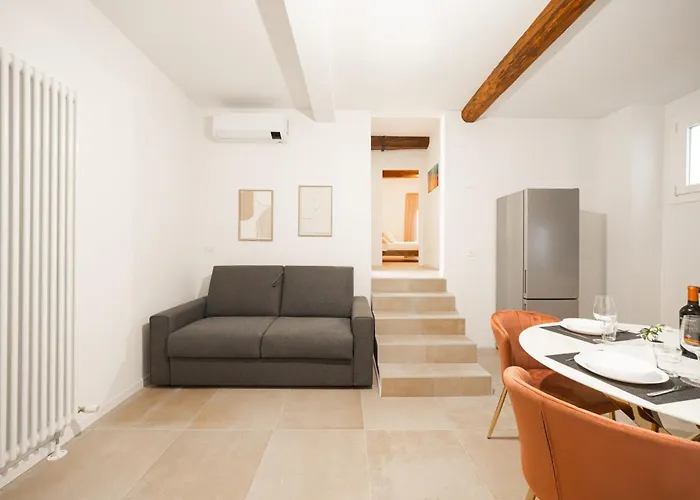 Albana Apartment, Center