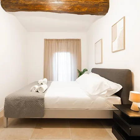 Albana Apartment, Center 公寓